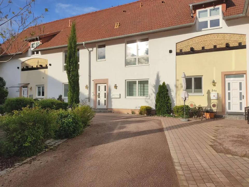 Thumbnail-Großzügige 2 -Zi.- Komfortwohnung in Westhofen mit Garten