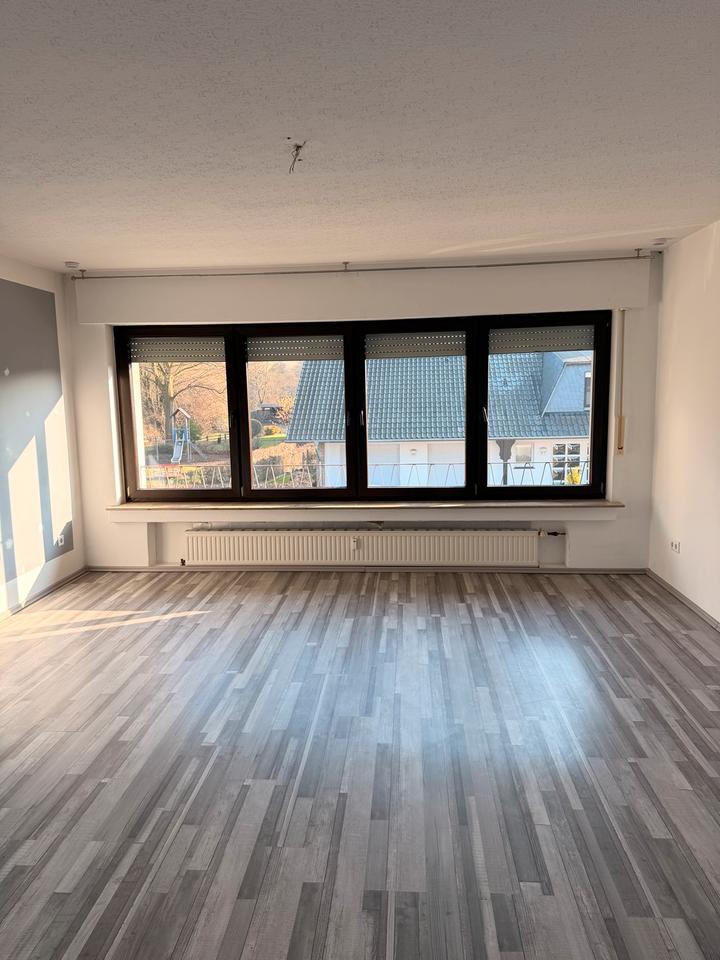 Thumbnail-Helle 3-Zimmer-Wohnung (88 m2) mit großem Eckbalkon