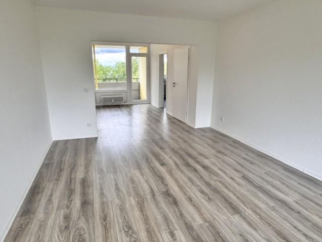 Thumbnail-*** GRÜNER Waldblick - FRISCH renoviert - 2 x BALKON + Laminat * GROSSES WZ * Tiefgarage ***