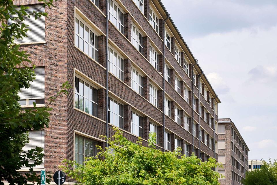 Thumbnail-Moderne Bürofläche mit großzügigem Besprechungsraum und stilvollen Glastüren – 250 m² !!!