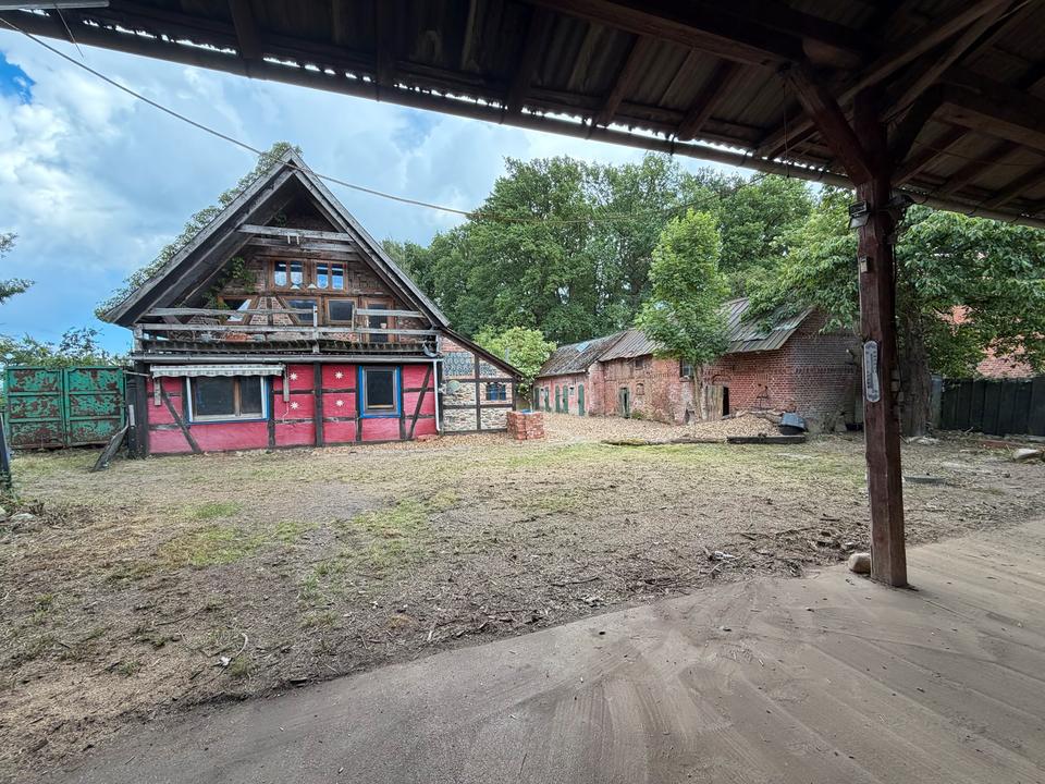 Thumbnail-Sanierungsbedürftiges Einfamilienhaus mit Scheune und Nebengeb