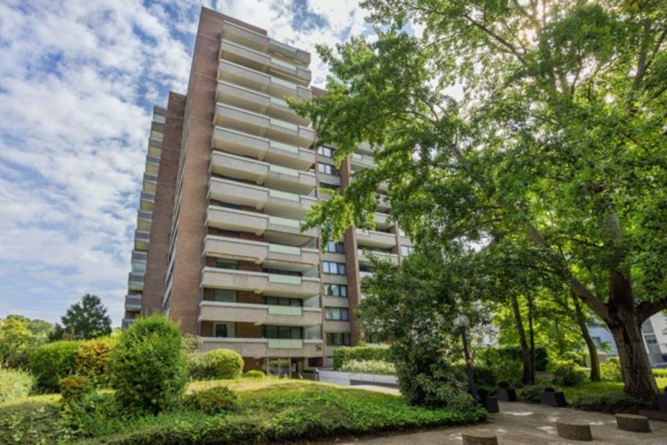 Thumbnail-Helle Wohnung im 12. OG mit Balkon in Düsseldorf-Golzheim