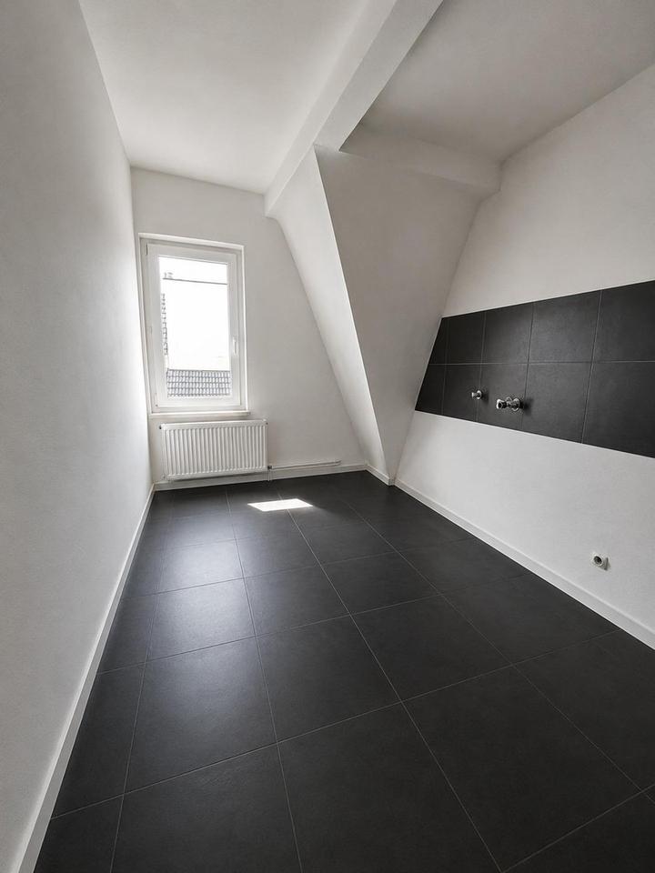 Thumbnail-Schöne Wohnung mit ca. 45 qm Wohnfläche in ruhigem 4-Parteienhau