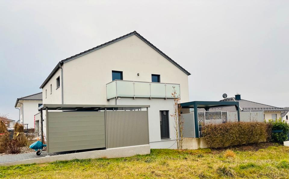 Thumbnail-Freistehendes Einfamilienhaus mit Doppelgarage