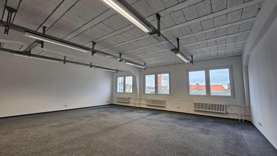 Thumbnail-Helle Bürofläche (63 m²) für Teams mit Fenster, Aufzug und Glasfaser – ab April