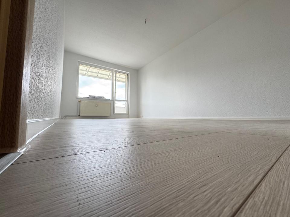 Thumbnail-SCHÖNE 3 RAUM WOHNUNG MIT BALKON IN NEUBRANDENBURG ZU VERMIETEN