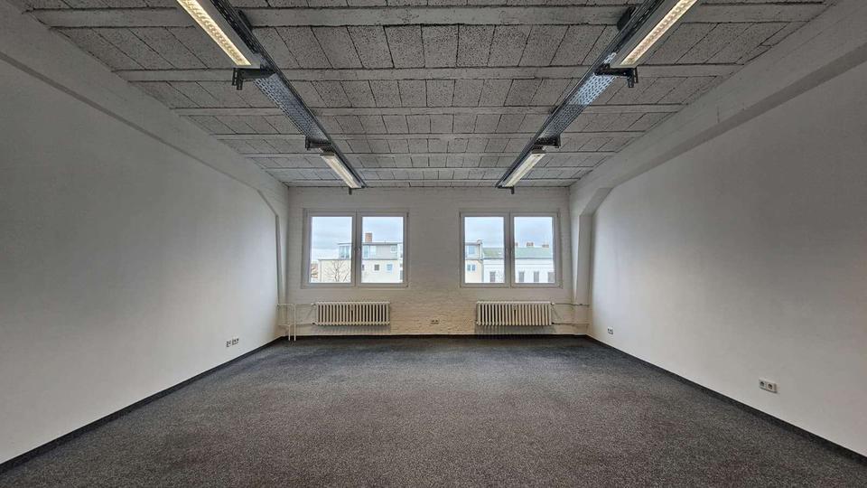 Thumbnail-Helle Bürofläche (41m²) für Teams mit Fenster, Aufzug und Glasfaser – ab April