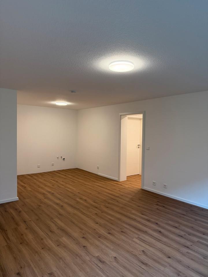 Thumbnail-Moderne 3-Zimmer Souterrain Wohnung mit Garage und EBK Windschläg