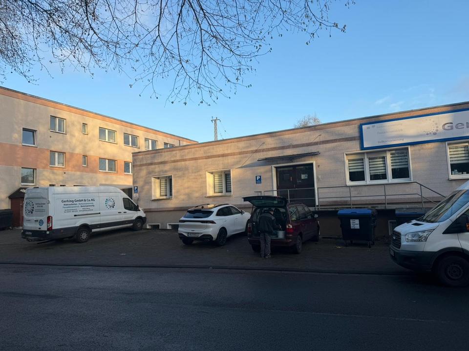 Thumbnail-Bürogebäude mit 125 m² Einliegerwohnung und riesiges Lager