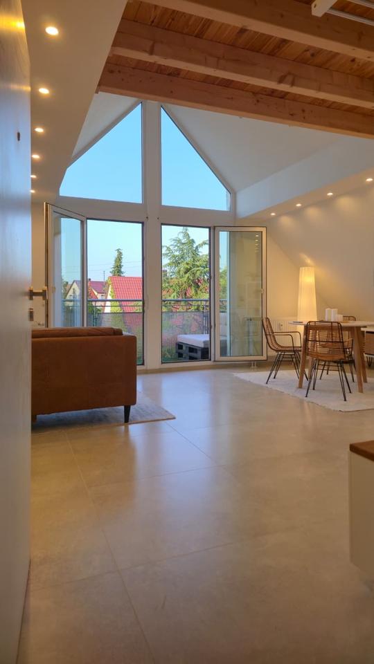 Thumbnail-Möbliertes modernes Apartment mit Weitblick