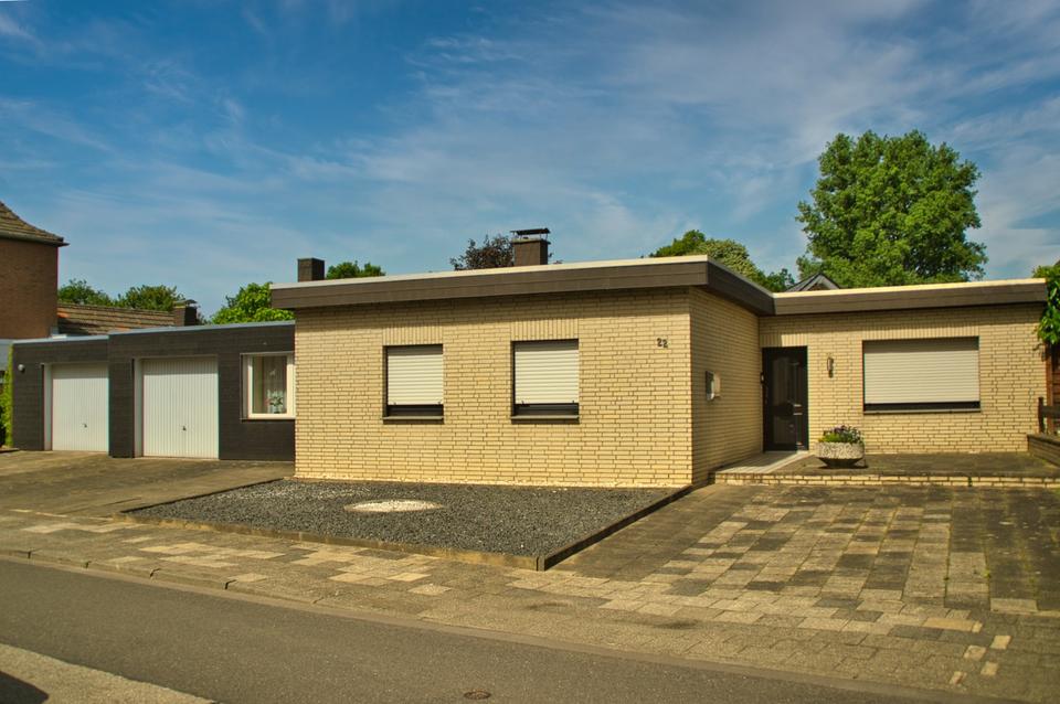 Thumbnail-Attraktiver Bungalow Einfamilienhaus mit 2 Garagen+Stellfläche