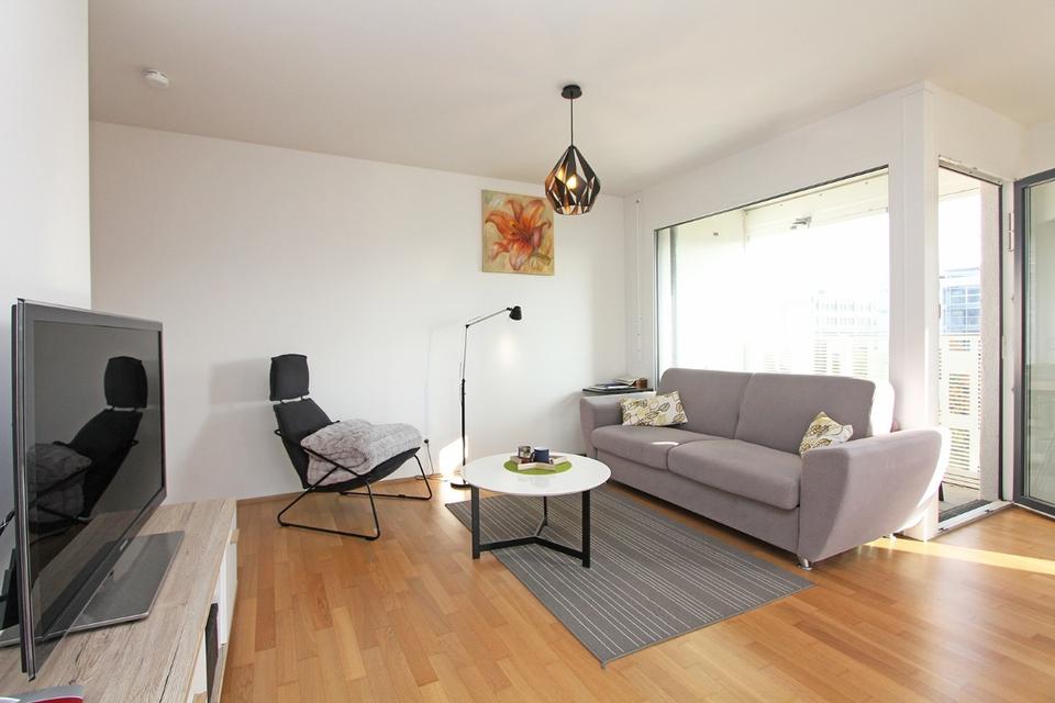 Thumbnail-Stilvoll möblierte 2,5-Zimmer Wohnung mit Loggia und TG-Stellplatz