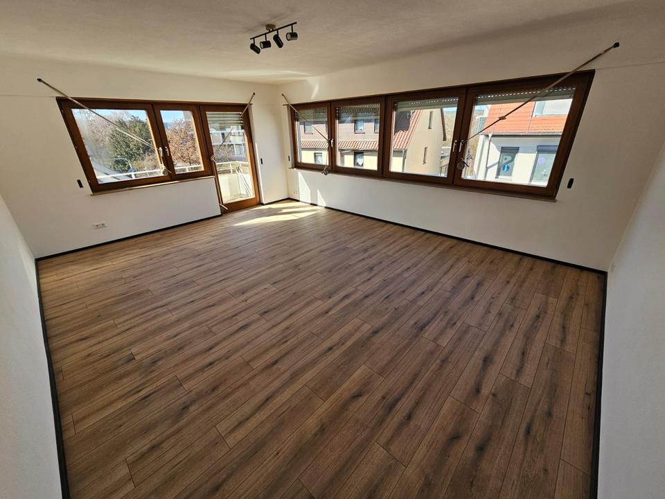 Thumbnail-Großes WG-Zimmer in renovierter Wohnung im Zentrum von Herrenberg