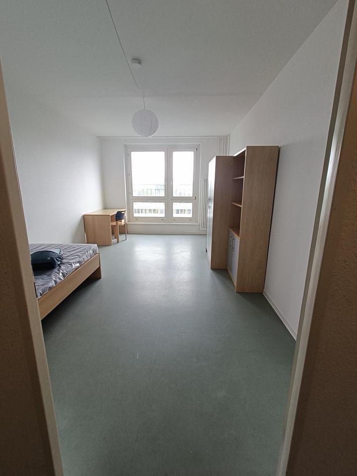 Thumbnail-SUBLET (female Only) Room in a 3 sharing wohnung Available