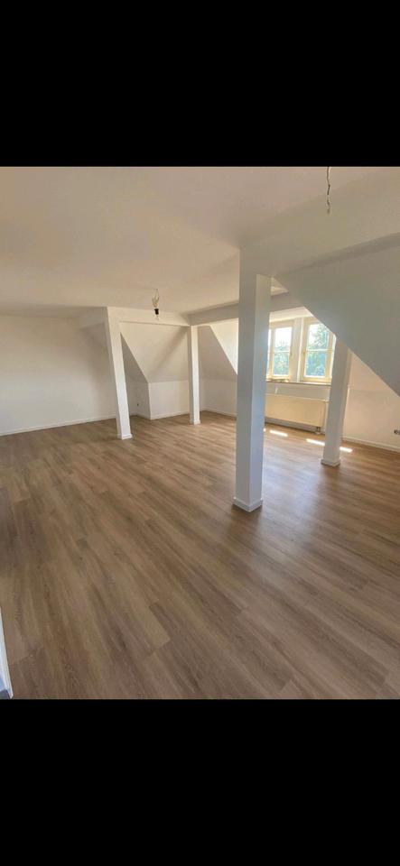 Thumbnail-Verkaufe oder vermiete charmante Dachgeschoss Wohnung in Zwickau