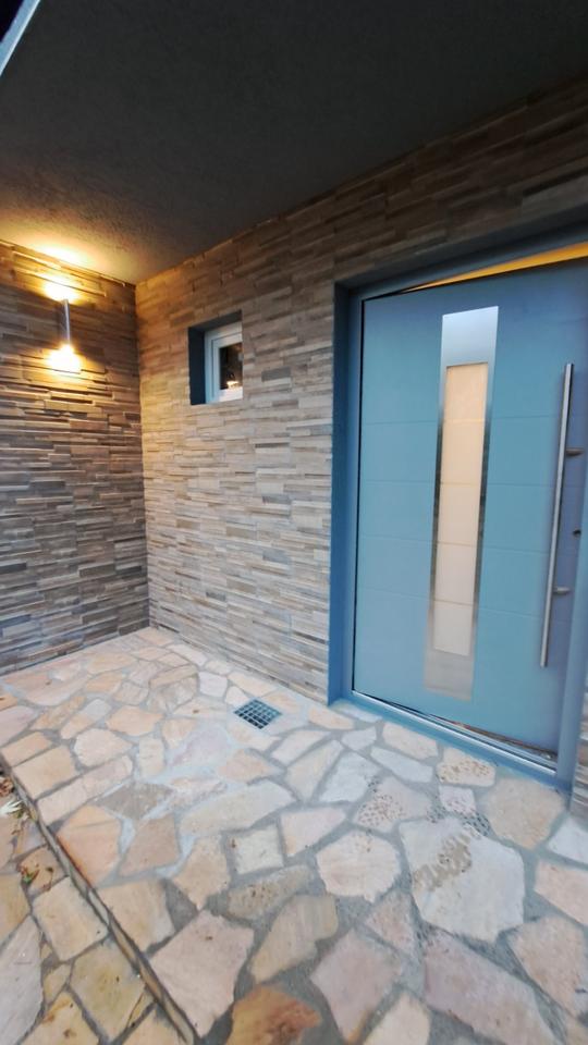 Thumbnail-Modernisiertes Haus mit 7 Zi., 228 m2, großem Garten & Garage