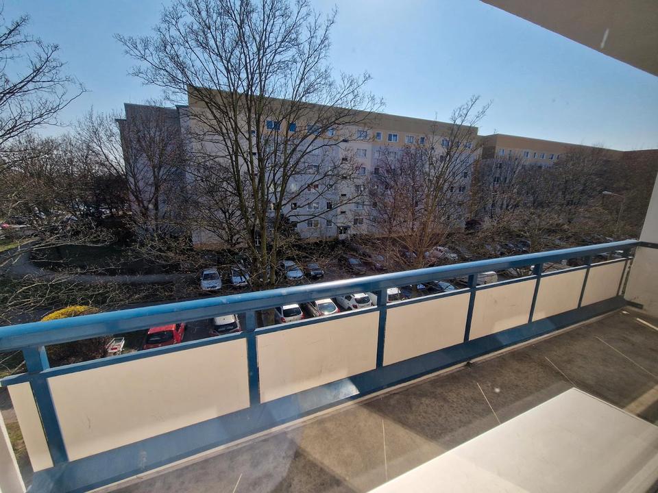 Thumbnail-**JETZT EINZIEHEN**3-Zimmer-Wohnung Balkon 2.OG. Bad mit Wanne ab sofort