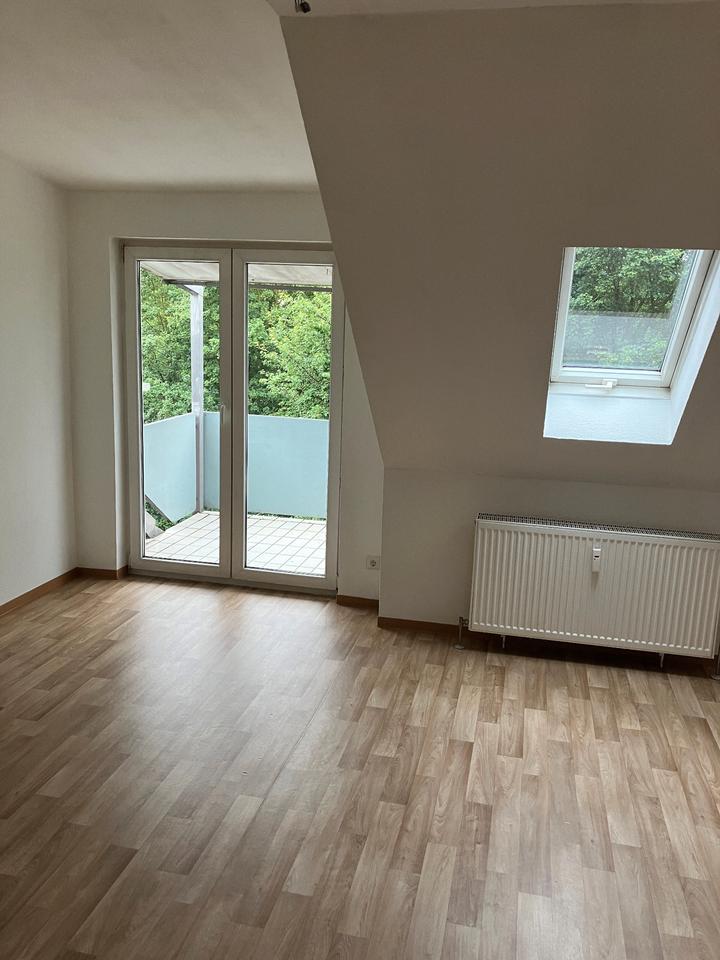Thumbnail-WBS erforderlich - Schöne 2-Zimmer Dachgeschosswohnung mit Balkon zu vermieten