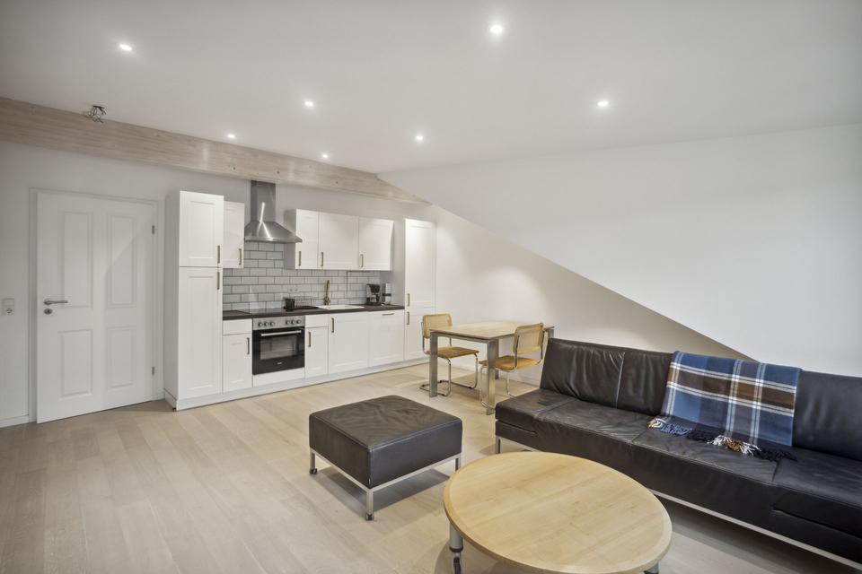 Thumbnail-Mitten im Zentrum! Neu renovierte und möblierte 2 Zimmer Dachwohnung zur Miete