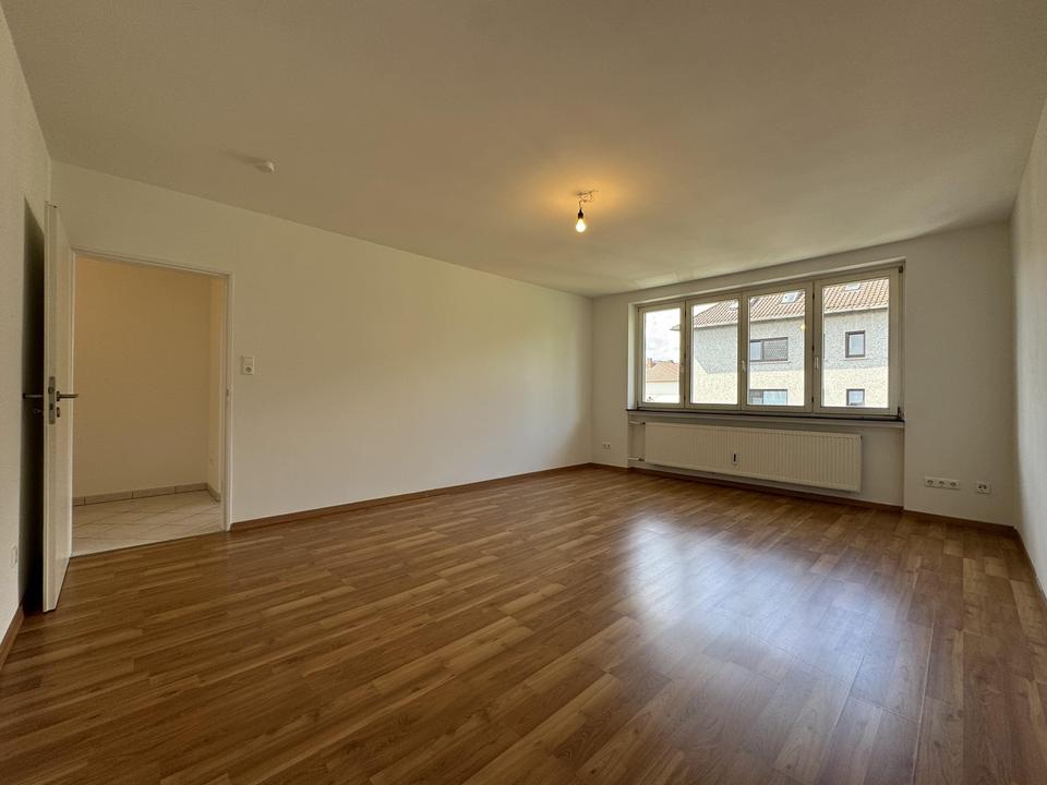 Thumbnail-Charmante, großzügige 2-Zimmer-Wohnung mit Balkon in bester Lage auf der Berger Straße.