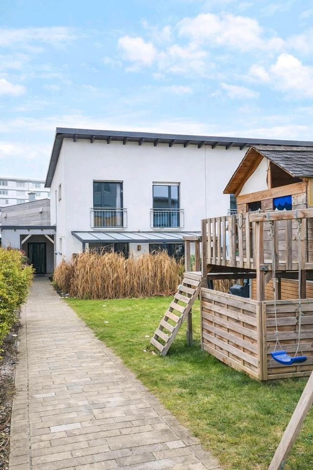 Thumbnail-Moderne DHH mit hochwertiger Ausstattung in Amberg (Baujahr 2014)