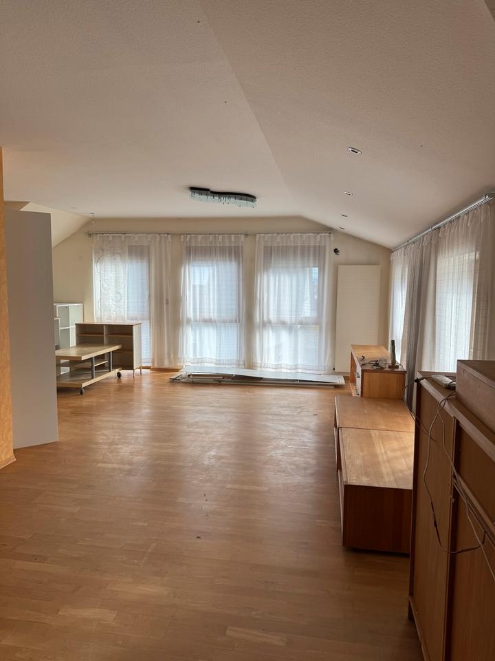 Thumbnail-Großzügige 4-Zimmer Wohnung zu vermieten