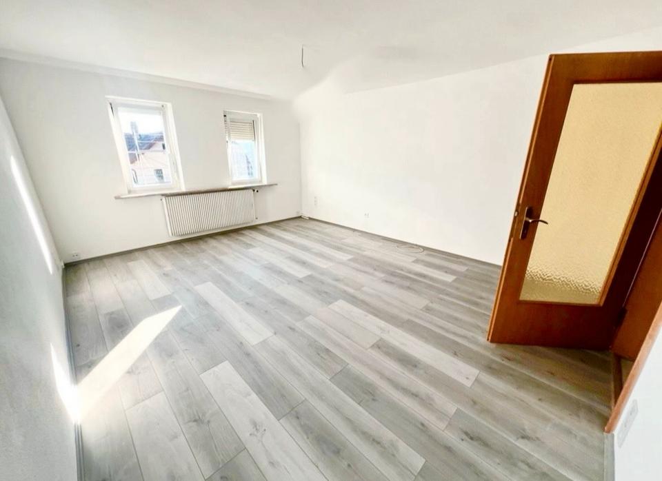 Thumbnail-Großzügige, helle 5-Zimmer-Wohnung mit Garten - sofort frei