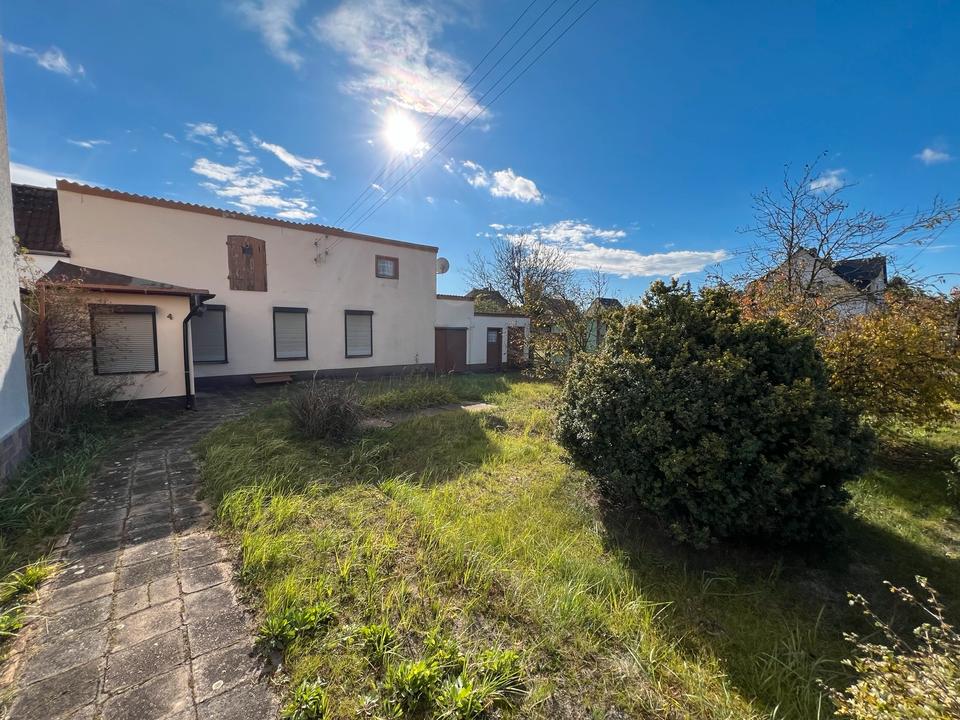 Thumbnail-Grundstück mit baufälligem Haus, Baugrundstück