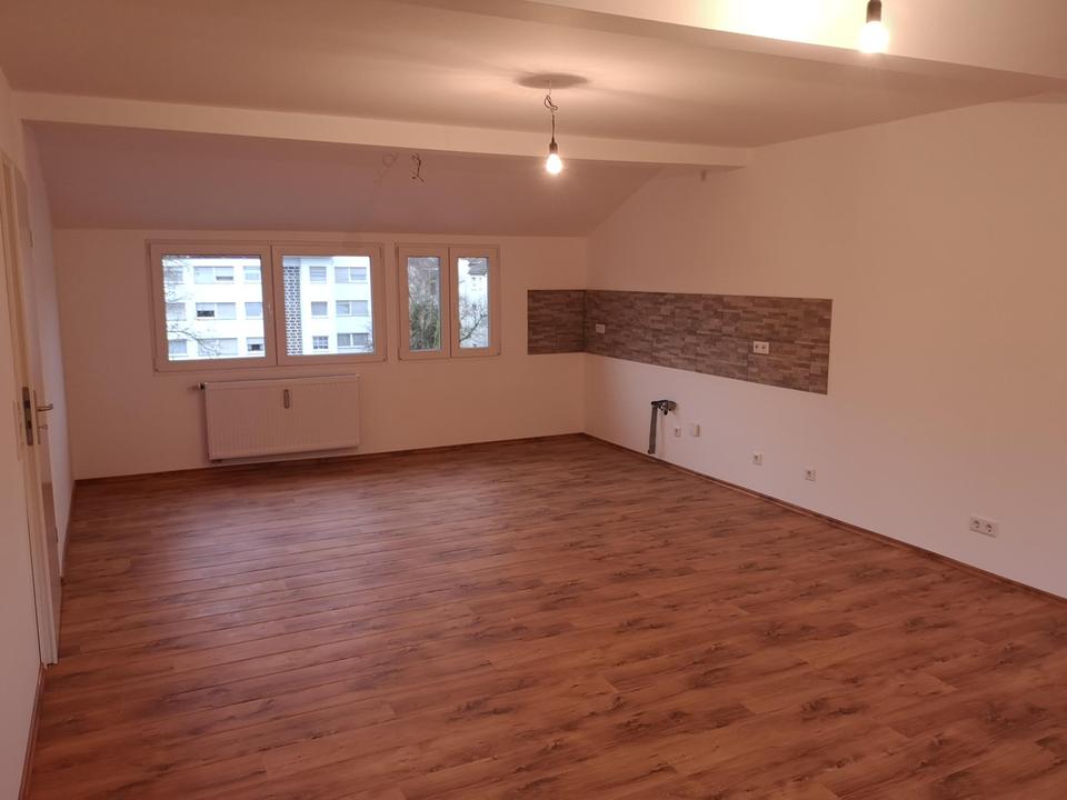 Thumbnail-Moderne Wohnung, Bad und Gäste-WC, Grünanlage hinter dem Haus