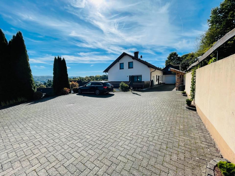 Thumbnail-Großes Einfamilienhaus mit Einliegerwohnung in Attendorn