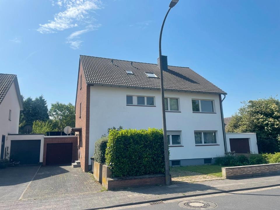 Thumbnail-Freistehendes Dreifamilienhaus