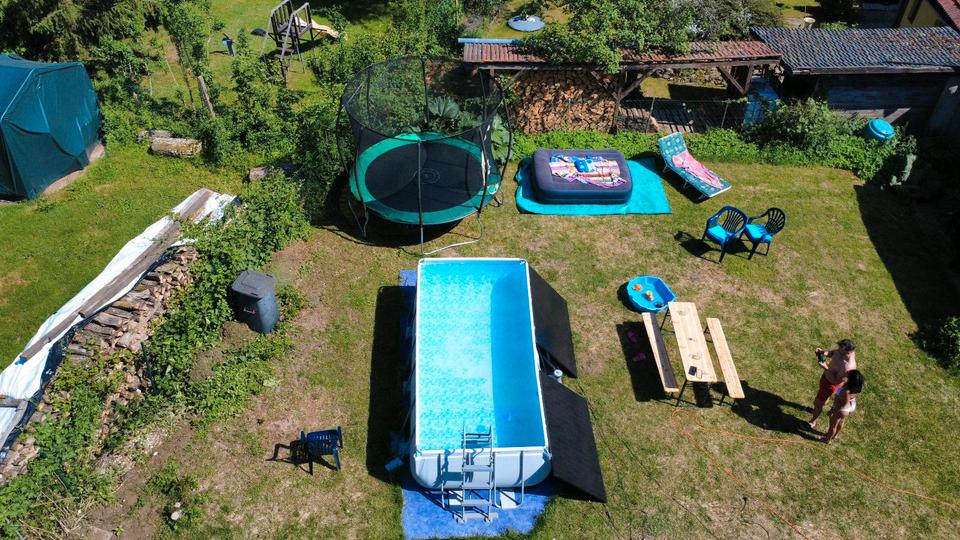 Thumbnail-Kleines Einfamilienhaus mit Nebengebäuden und Garten