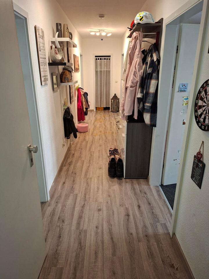 Thumbnail-Großzügige 4-Zimmerwohnung mit Balkon