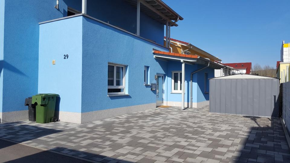 Thumbnail-Moderne 3-Zimmer-Erdgeschosswohnung mit zwei Parkplätzen