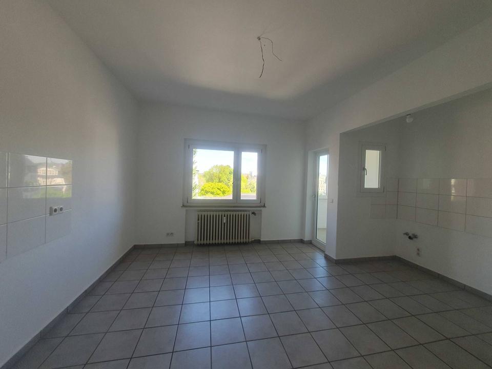 Thumbnail-Modernisierte 3-Zimmer-Wohnung mit Wintergarten und Wannenbad in Köln-Mülheim