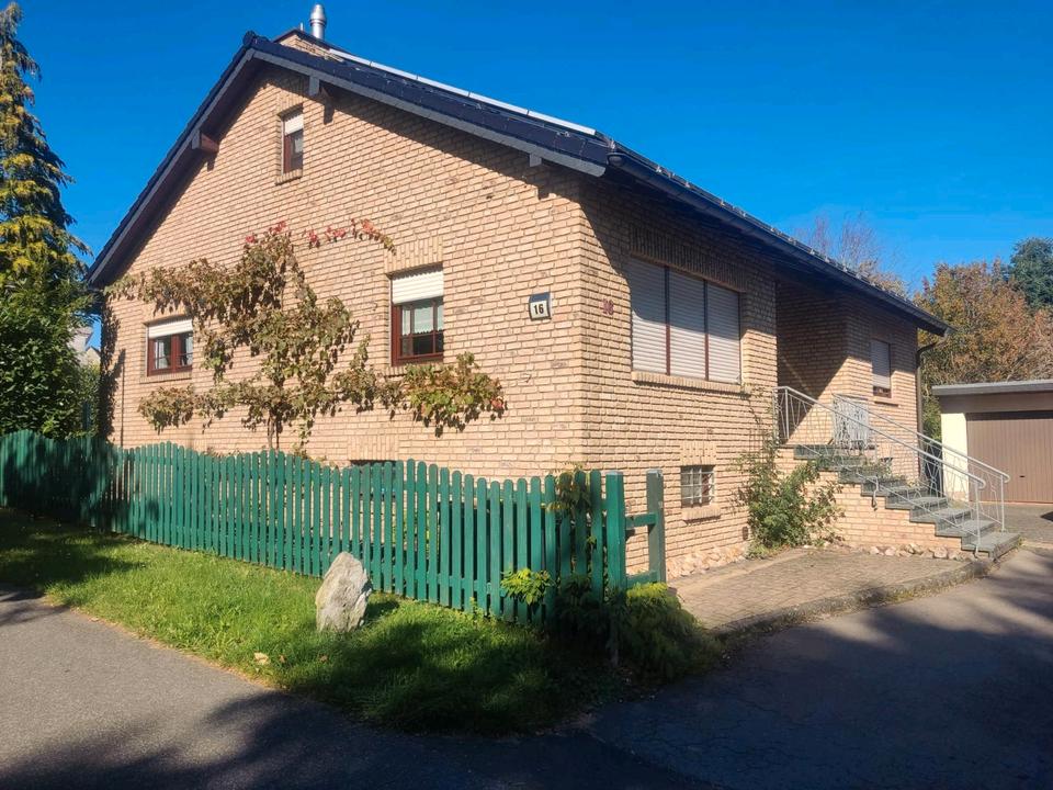 Thumbnail-Freistehendes Einfamilienhaus mit Garten, Sauna und PV