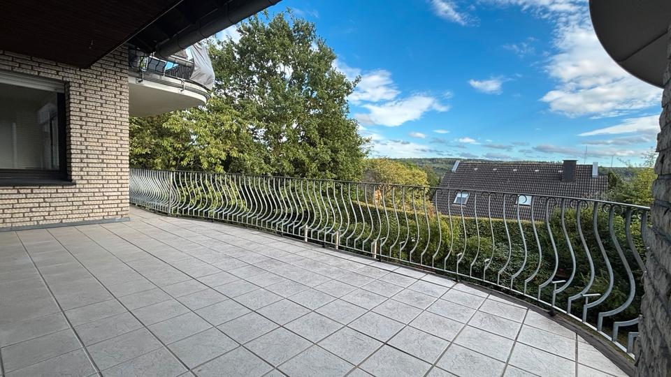 Thumbnail-Helle, großzügige 5-Zi-Maisonette-Wohnung m. Garten u. Balkon