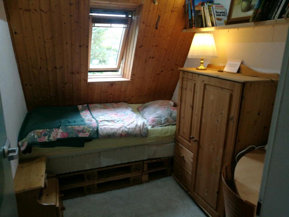 Thumbnail-voll möbliertes Zimmer nicht weit von Flughafen ist frei