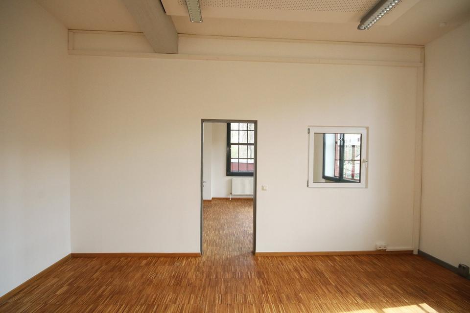 Thumbnail-Zweiraum-Büro im Prüfstand von Zollverein 4511, heute: Gründungs- und Unternehmenszentrum Triple Z