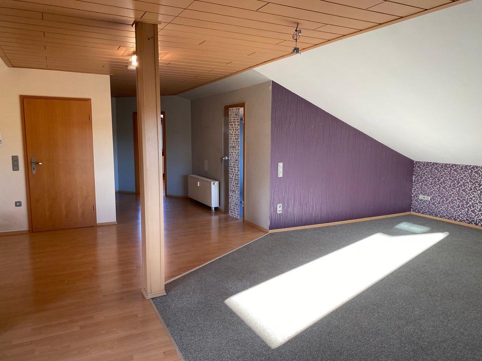 Thumbnail-Großzügige 2-Zimmer-DG-Wohnung mit Balkon in Hünfelden Dauborn