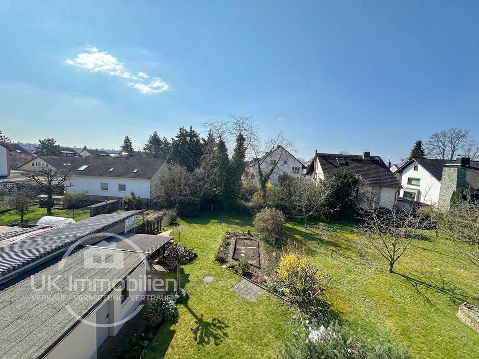 Thumbnail-Frisch sanierte 2,5-Zi-Whng im Dachgeschoss mit Gartenidylle