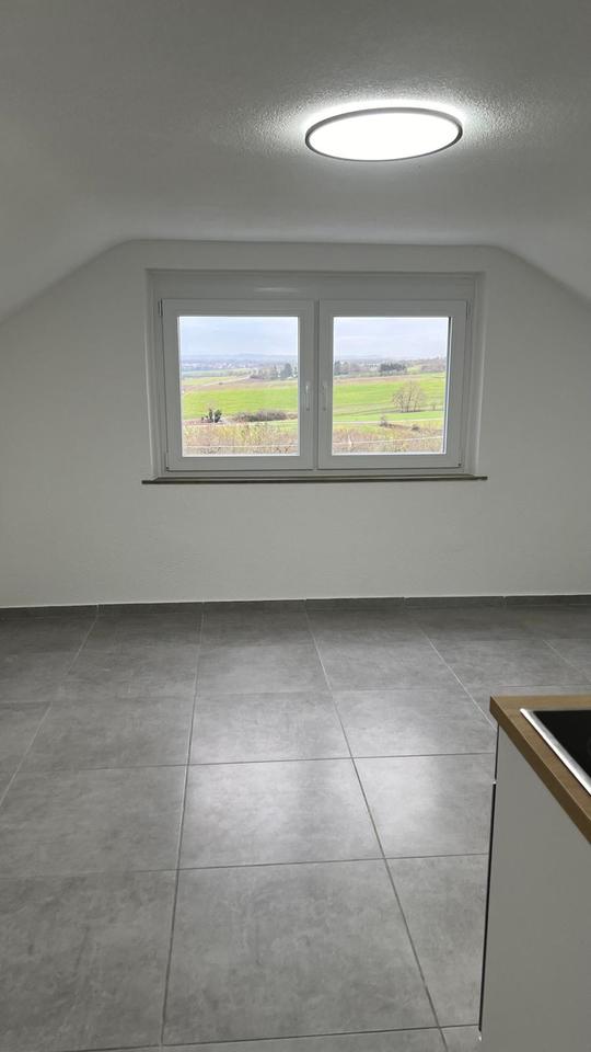 Thumbnail-2,Zimmer Dachgeschoss Wohnung 690€ Kaltmiete