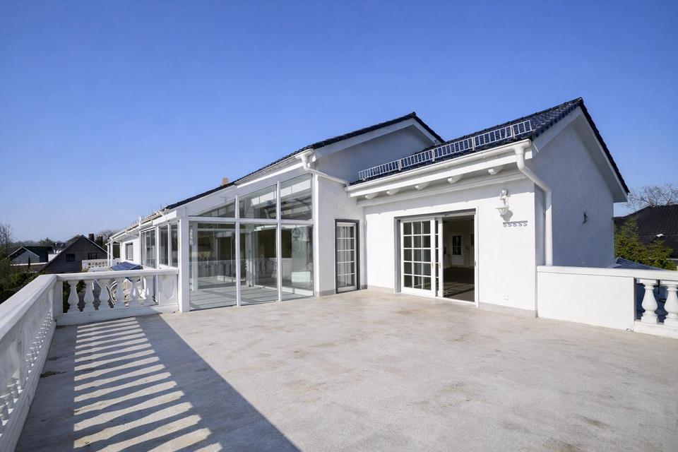 Thumbnail-Großzügige 4-Zimmer Wohnung mit Balkon in GroßbeerenOTDiedersdorf