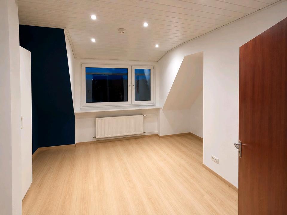 Thumbnail-Modernisierte DG-Wohnung im Grünen - 3 Zimmer auf dem Ehrenberg