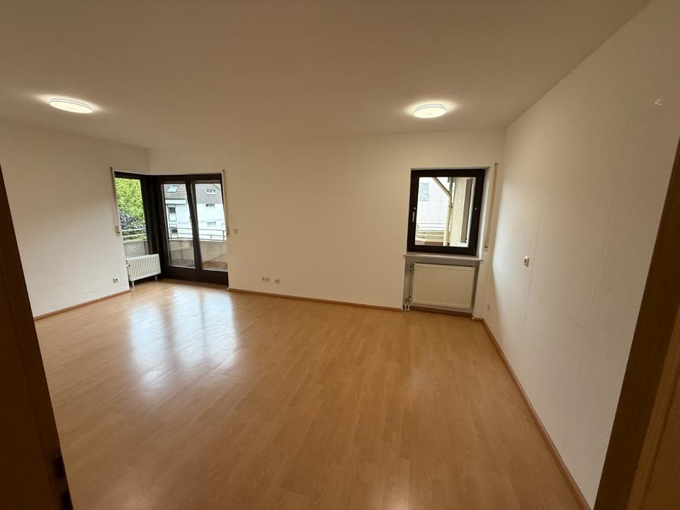 Thumbnail-Helle 2-Zimmer-Wohnung mit Balkon in ruhiger Lage