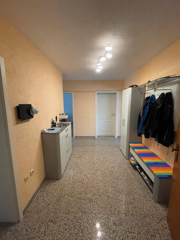 Thumbnail-Großzügige 4-Zimmerwohnung in zentraler, ruhiger Lage