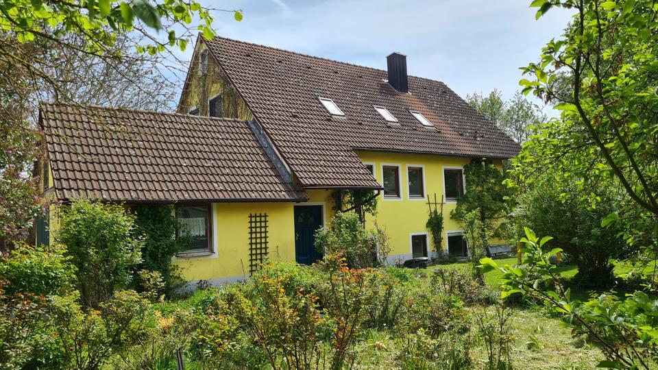 Thumbnail-Zweifamilienhaus mit großem Garten und Waldblick