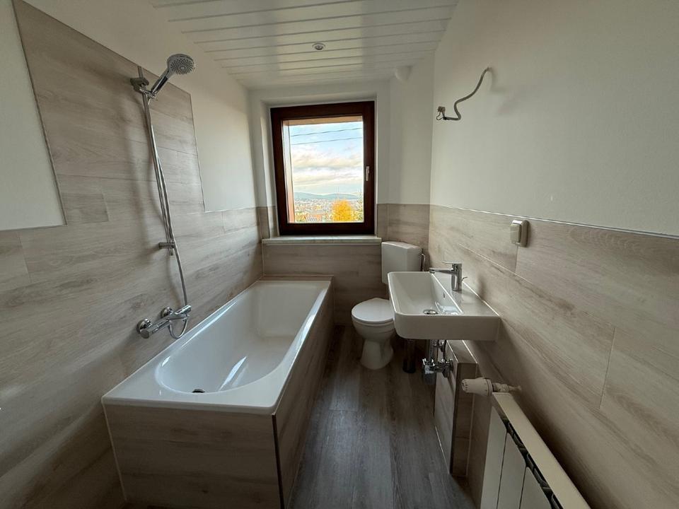 Thumbnail-2-Zi.-Wohnung im 1. OG eines kleinen MFHes, in einem Wohngebiet, südlich des Pößnecker Stadtzentrums