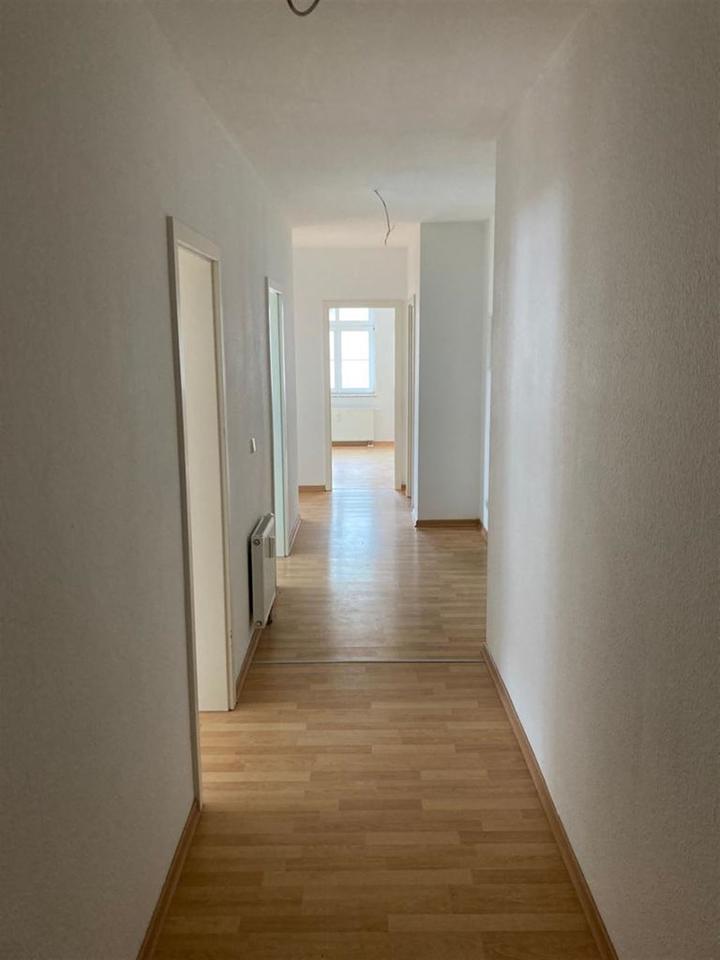 Thumbnail-Großzügige 3-Zimmer mit Laminat, Aufzug und Wannenbad in Uninähe!