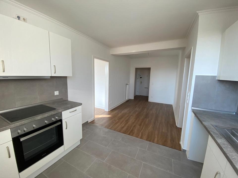 Thumbnail-drei Zimmerwohnung im 3.OG mit Einbauküche und Aufzug